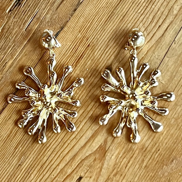 🌺🎉2XHP🎉🌺 NWT Cult Gaia Odeya Gold Statement Earrings - Picture 8 of 16